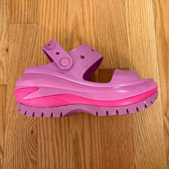 Crocs Mega Crush Sandal in Bubble - Picture 5 of 13